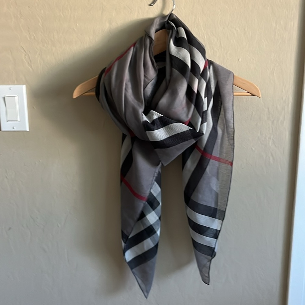 Checkered Scarf - Picture 4 of 4